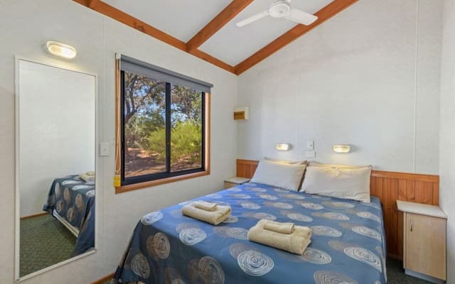 Superior 2 Bedroom Cabin - Sleeps 6