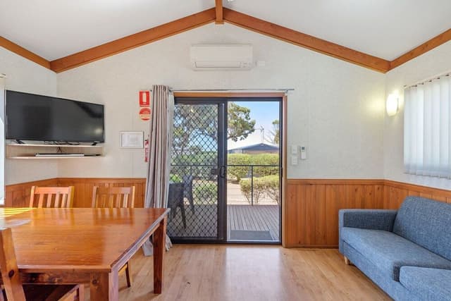 Superior 2 Bedroom Cabin - Sleeps 6