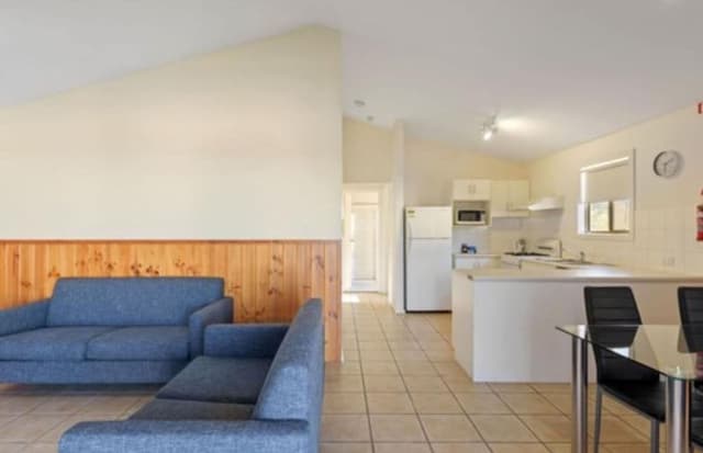 Deluxe 2 Bedroom Cabin - Sleeps 6