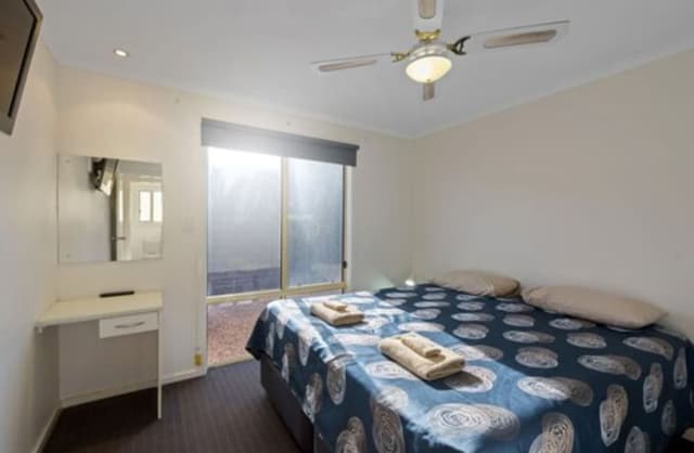Deluxe 2 Bedroom Cabin - Sleeps 6