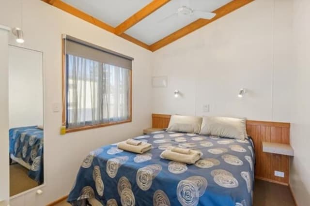 Superior 2 Bedroom Cabin - Sleeps 6
