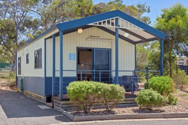 Superior 2 Bedroom Cabin - Sleeps 6