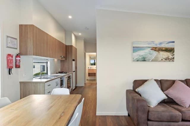 Deluxe 2 Bedroom Waterfront Cabin