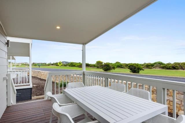 Deluxe 2 Bedroom Waterfront Cabin
