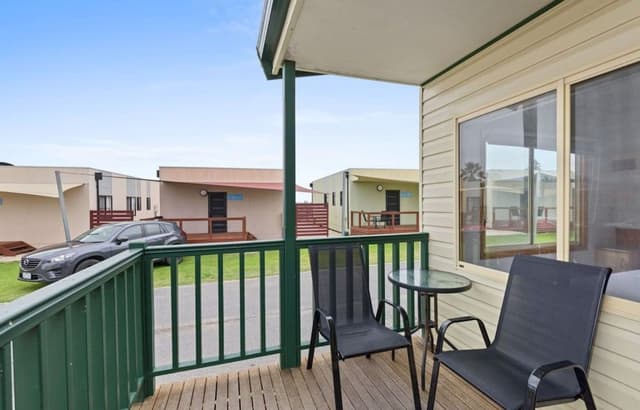 Standard 2 Bedroom Cabin - Sleeps 6