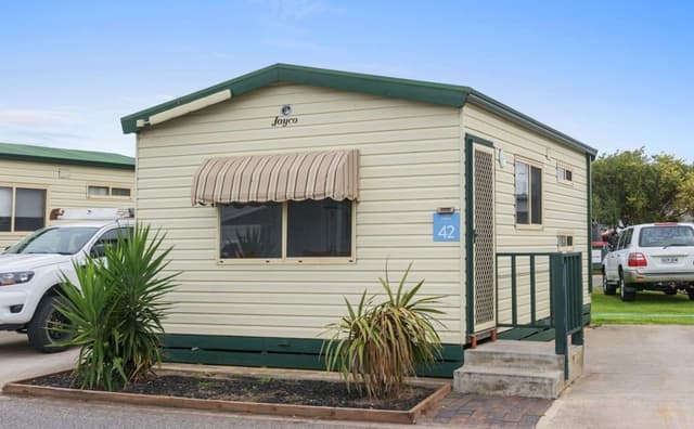 Economy Cabin - Sleeps 6