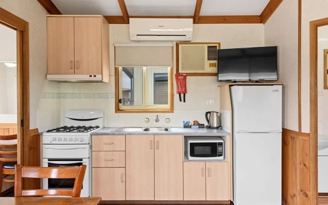 Standard 2 Bedroom Cabin - Sleeps 6