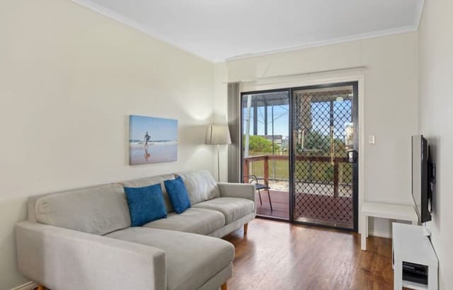 Deluxe 3 Bedroom Beach Cabin - Sleeps 6