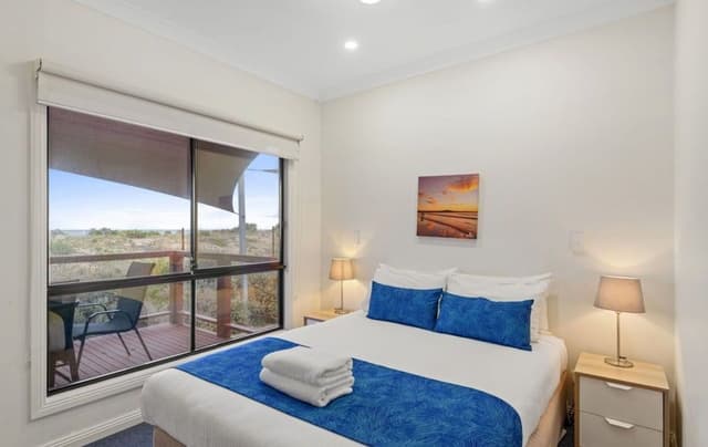 Deluxe 3 Bedroom Beach Cabin - Sleeps 6