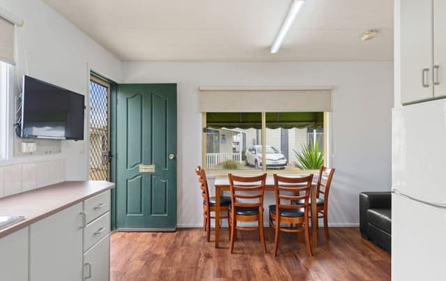 Economy Cabin - Sleeps 6