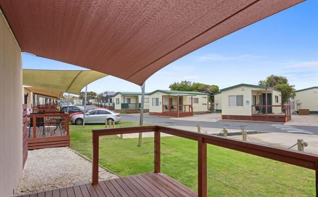 Deluxe 3 Bedroom Beach Cabin - Sleeps 6