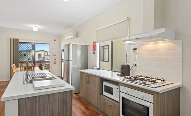 Deluxe 3 Bedroom Beach Cabin - Sleeps 6