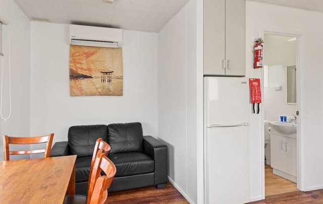 Economy Cabin - Sleeps 6