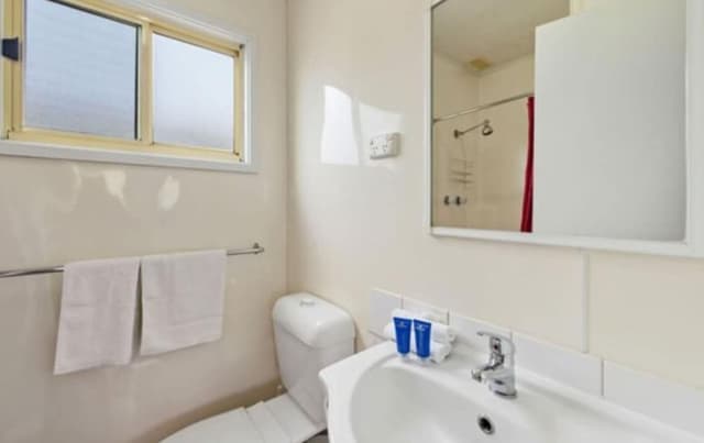 Economy Cabin - Sleeps 6