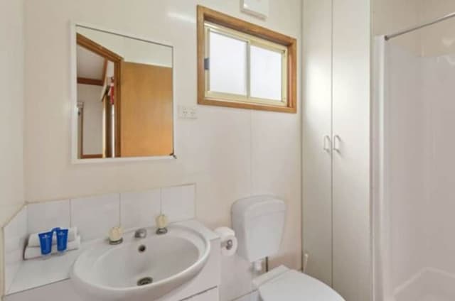 Standard 2 Bedroom Cabin - Sleeps 6