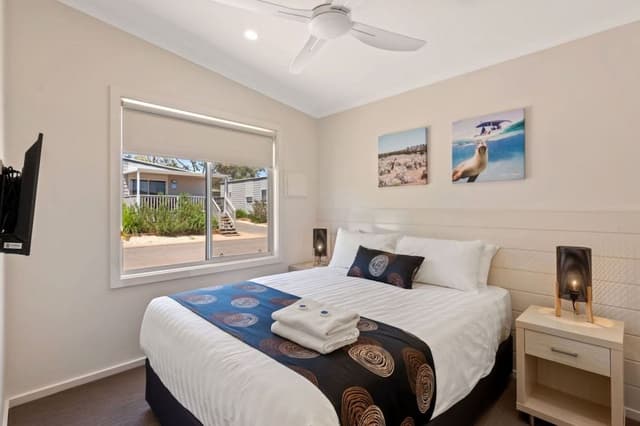 Deluxe 2 Bedroom Cabin - Sleeps 6