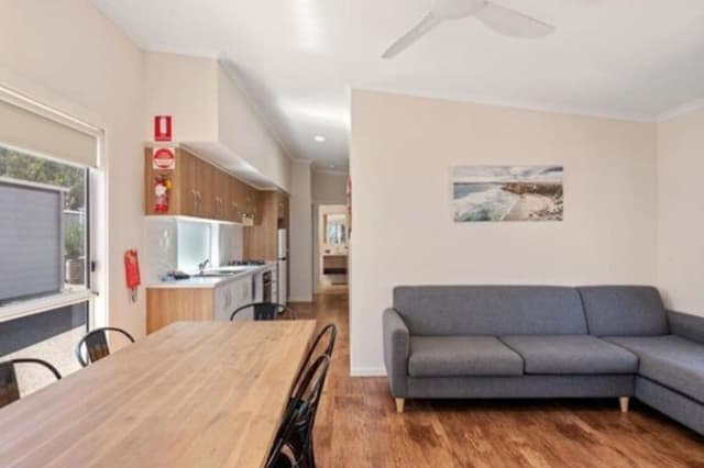 Deluxe 2 Bedroom Cabin - Sleeps 6