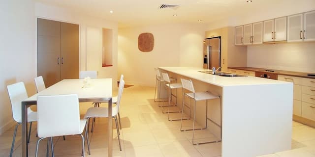 Superior Apartment, 3 Bedrooms (3 B'room 2couples/2kids)