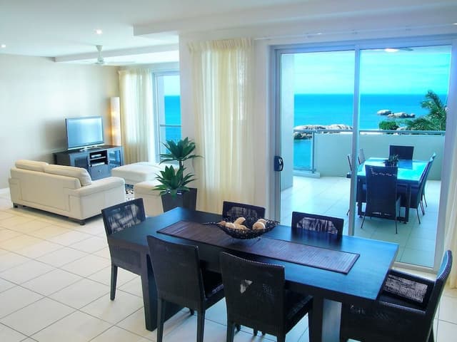 Superior Apartment, 3 Bedrooms (3 B'room 2couples/2kids)