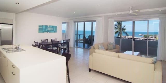 Superior Apartment, 3 Bedrooms (3 B'room 2couples/2kids)