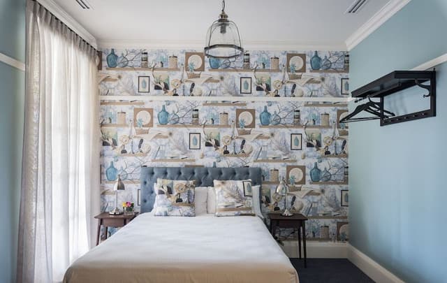 Queen Ensuite Room