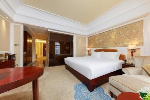 Superior King Suite Smoking