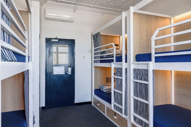 6 Bed Dorm - Beach View
