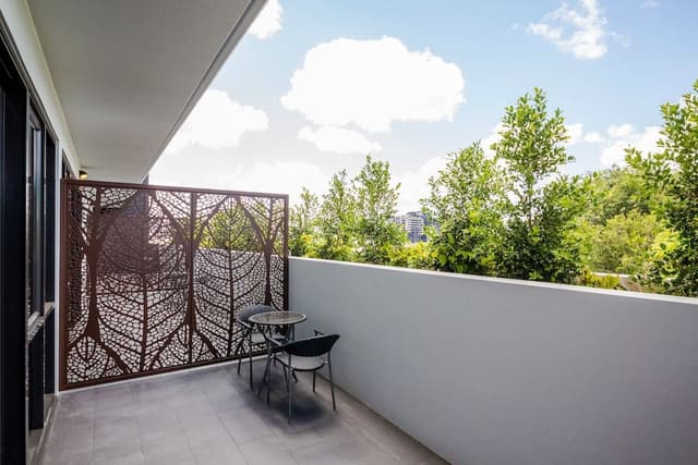 Superior Queen Balcony Room