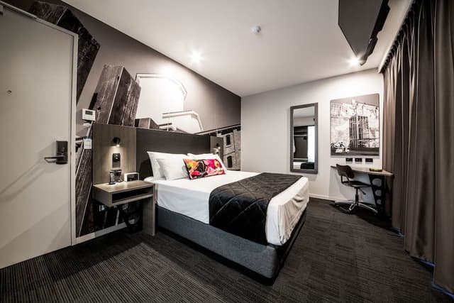 Superior Queen Balcony Room