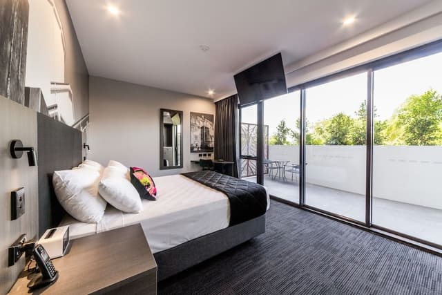 Superior Queen Balcony Room