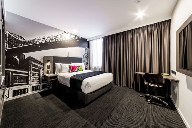 Superior Queen Courtyard Room