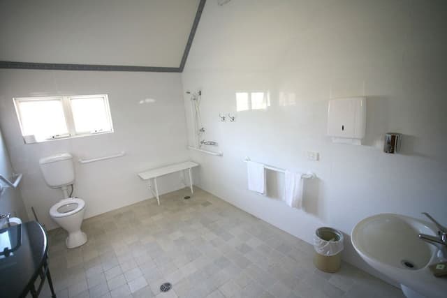 King/Twin Standard with Shared Bathroom and Air-Con