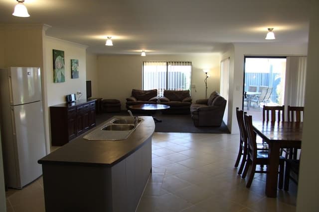 House, 4 Bedrooms, 2 Bathrooms
