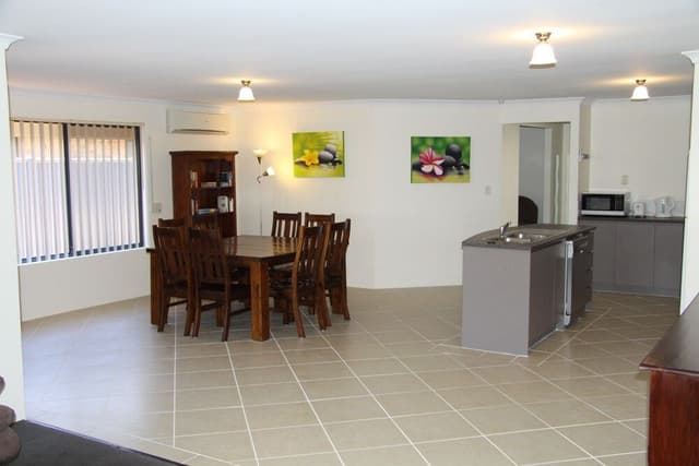 House, 4 Bedrooms, 2 Bathrooms