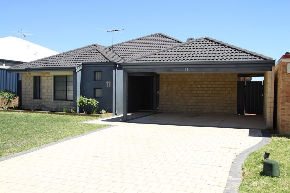 Byford House on the Scarp0