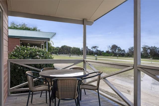 Deluxe 2 Bedroom Cabin - Sleeps 5