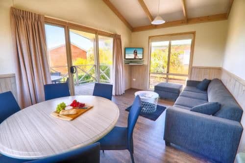 Deluxe 2 Bedroom Cabin - Sleeps 6