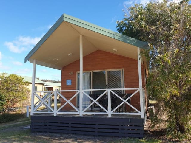 Deluxe 2 Bedroom Cabin - Sleeps 6