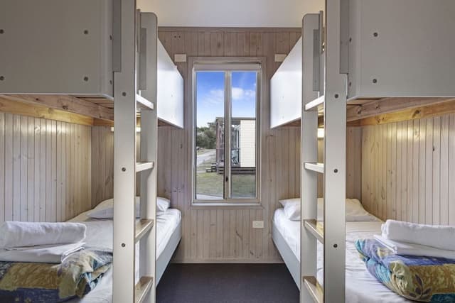 Deluxe 2 Bedroom Cabin - Sleeps 6