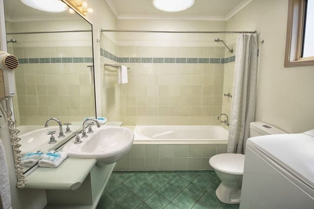 Deluxe 2 Bedroom Cabin - Sleeps 6