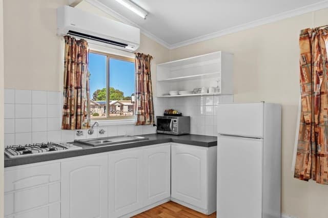 Standard 1 Bedroom Cabin - Sleeps 4
