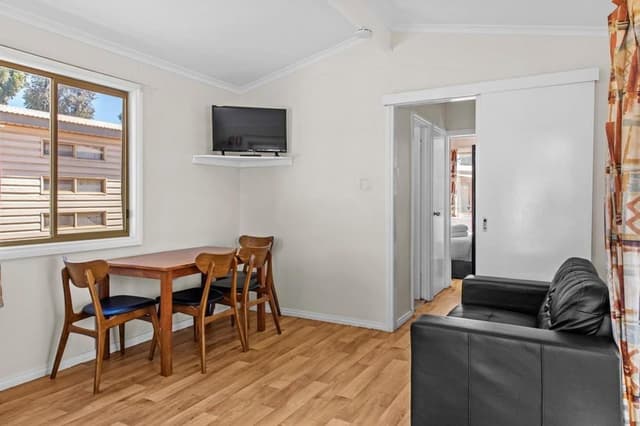 Standard 1 Bedroom Cabin - Sleeps 4