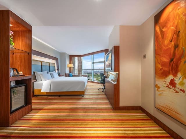 Premier Room, 1 King Bed, Executive Level