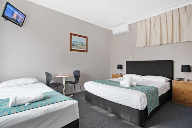 Standard Room, Non Smoking (Queen & Single)