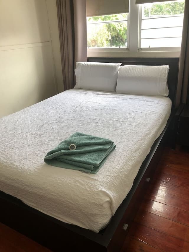 Standard Room, 1 Queen Bed, Shared Bathroom