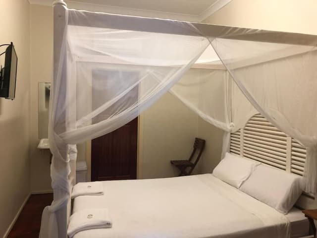 Standard Room, 1 Queen Bed, Shared Bathroom