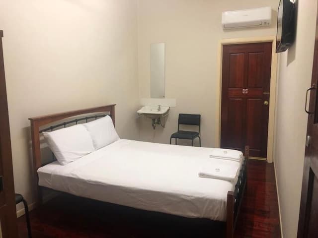 Standard Room, 1 Queen Bed, Shared Bathroom
