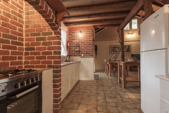 Splendid Wren Cottage