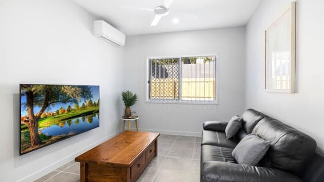 4 Bedroom Holiday Home