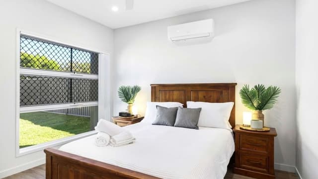 4 Bedroom Holiday Home